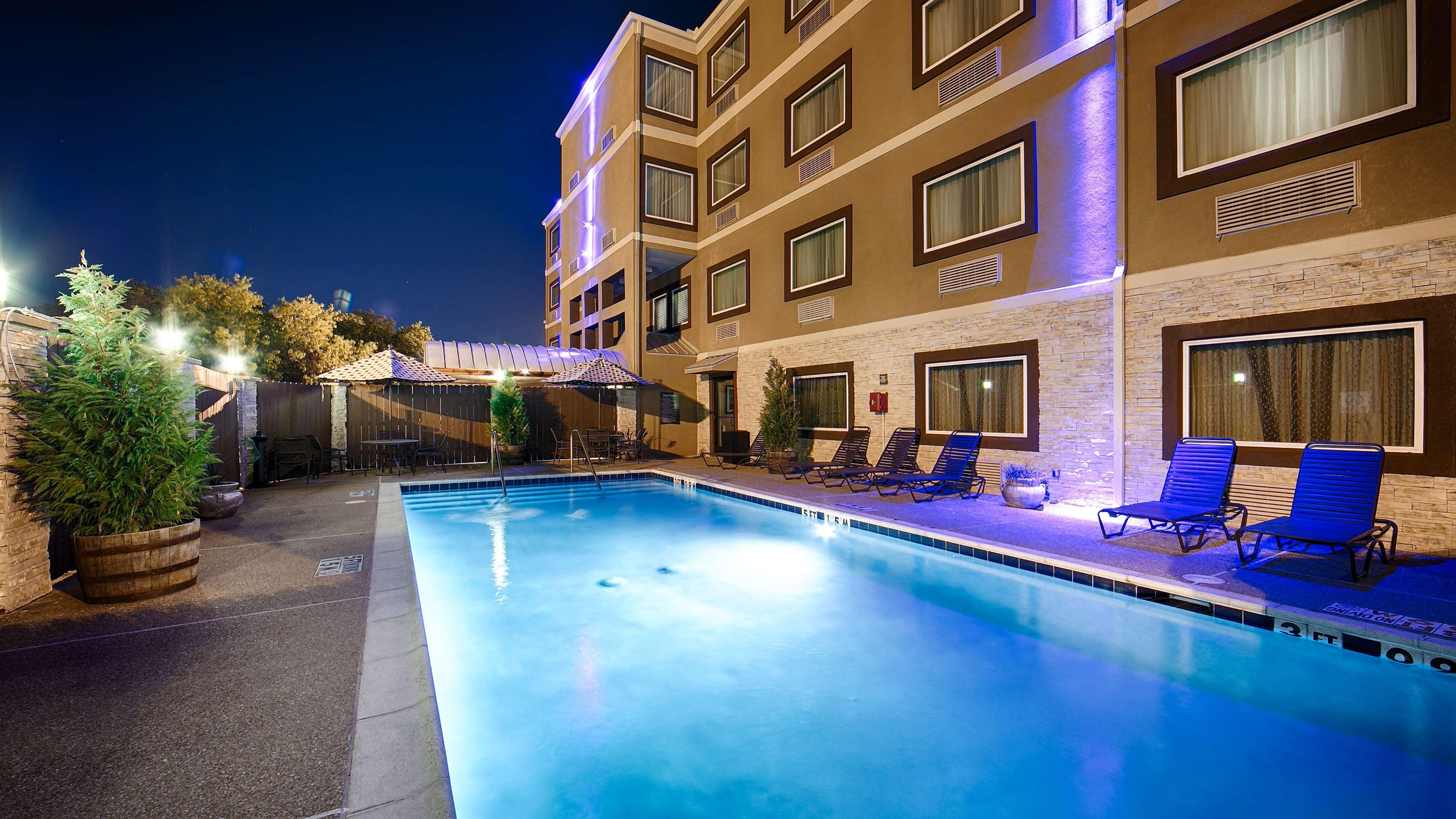 Best Western Plus Arlington North Hotel & Suites Гранд Прери Екстериор снимка