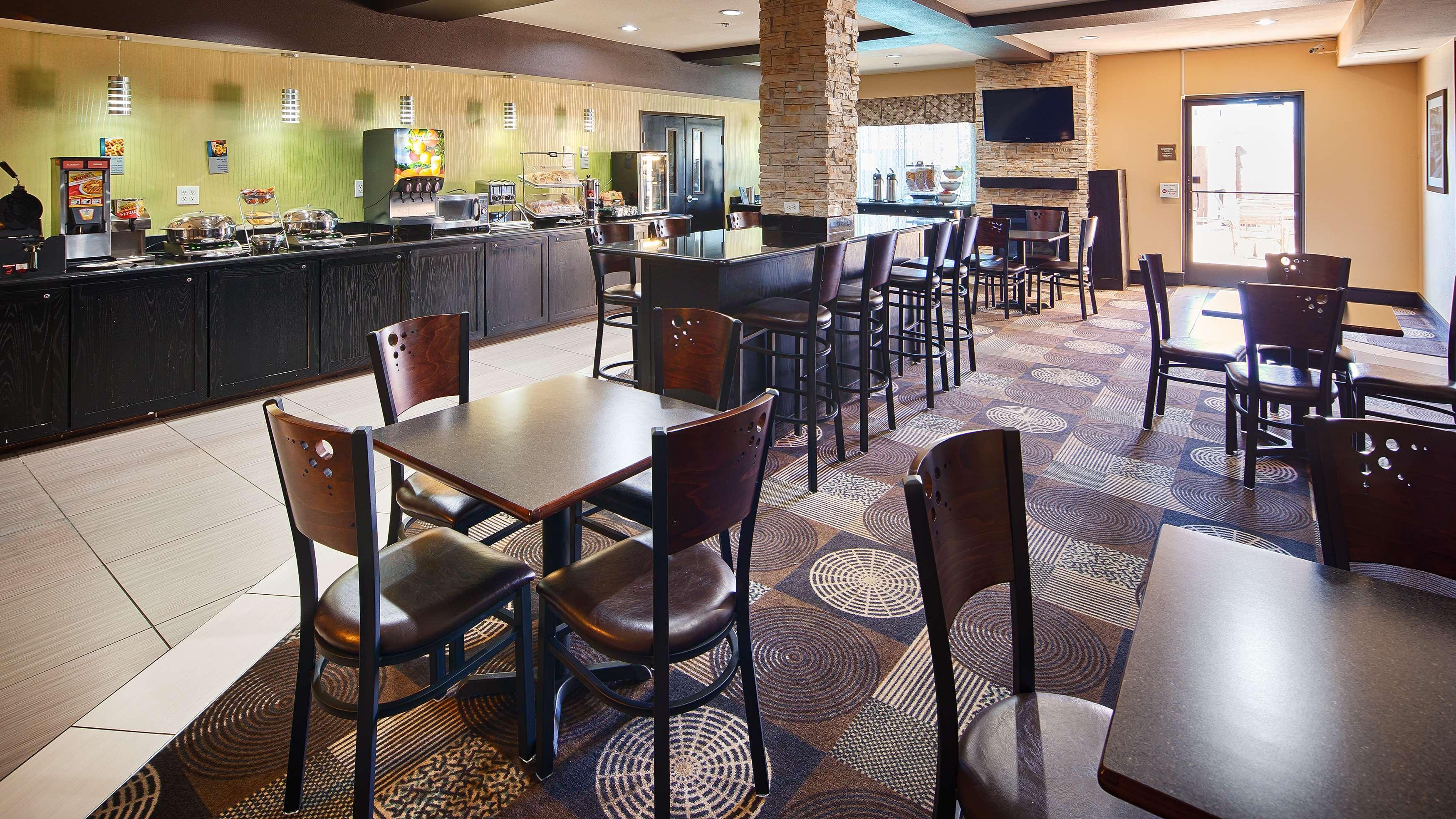 Best Western Plus Arlington North Hotel & Suites Гранд Прери Екстериор снимка