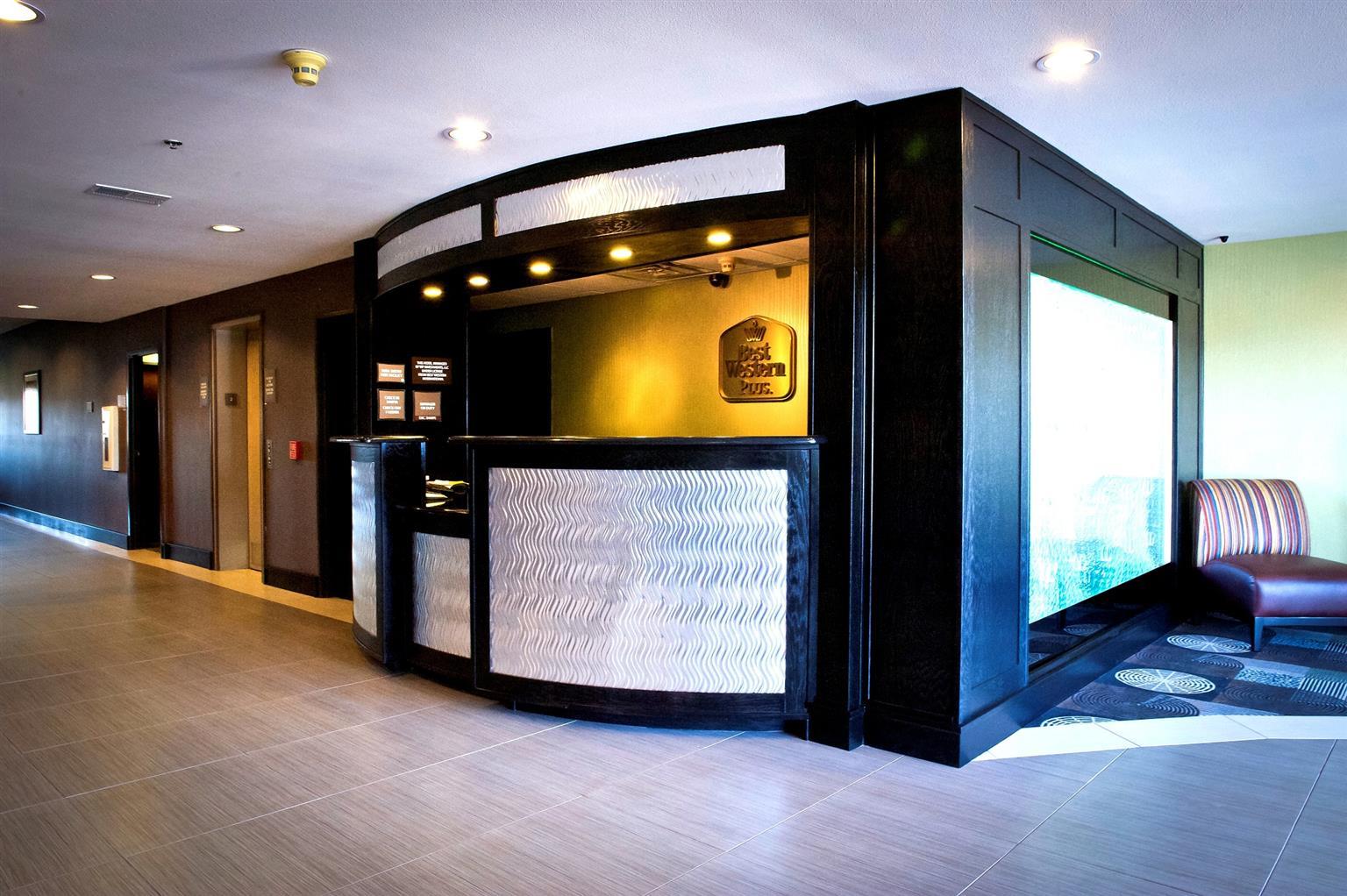 Best Western Plus Arlington North Hotel & Suites Гранд Прери Интериор снимка