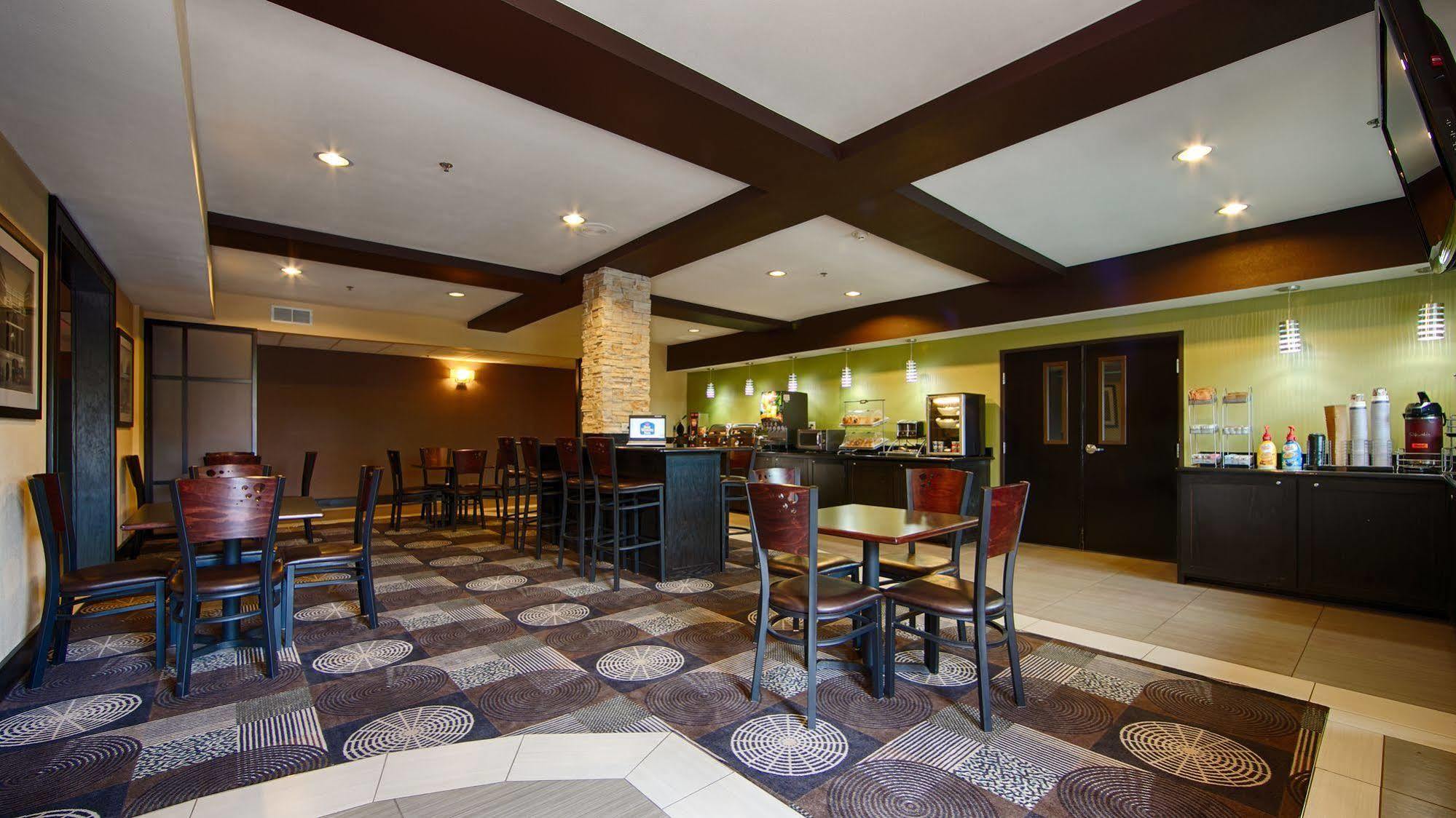 Best Western Plus Arlington North Hotel & Suites Гранд Прери Екстериор снимка